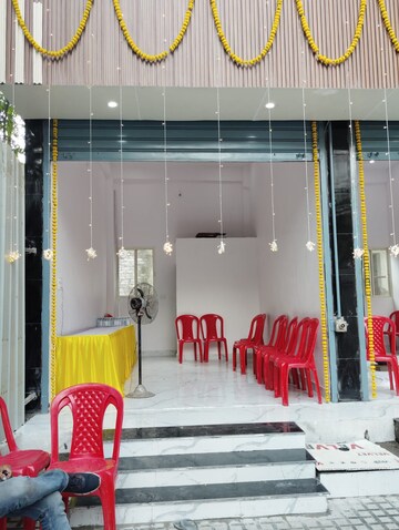  Shop For Rent in Aliganj