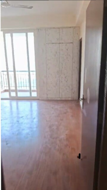 Room in 3 BHK Apartment at Amrapali Golf Homes, Sector 4, Greater Noida – for Rent