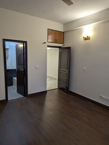 Room in 4 BHK Builder Floor at Sushant Lok 2, Sector 57 – for Sale