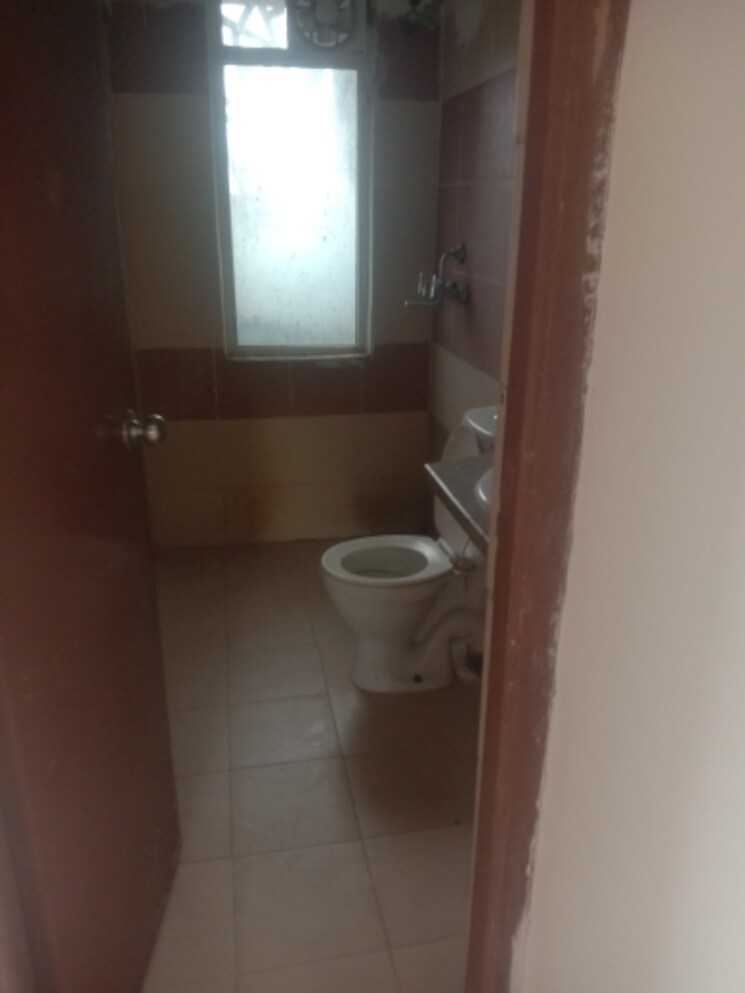 Bathroom, mahagun-mywoods 2 Bedroom 960 Sq.Ft. Apartment In Sector 16c Greater Noida Greater Noida 8069404