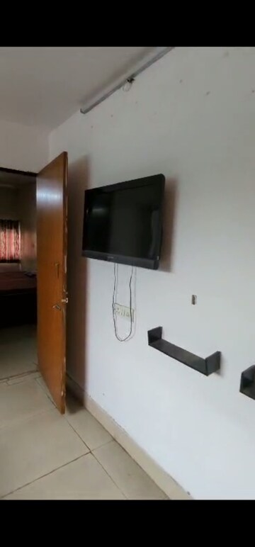 Furnished Amenities in 1 BHK Builder Floor at Defence Colony – for Rent