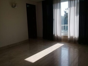 Room in 4 BHK Builder Floor at Defence Colony – for Rent