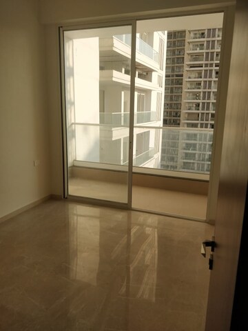 Room in 3.5 BHK Apartment at Omkar Alta Monte, Malad East – for Rent