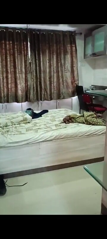 Bedroom in 2 BHK Apartment at Ghatkopar East – for Rent