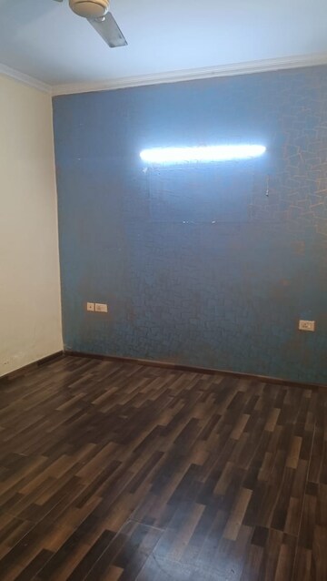 Room in 3 BHK Apartment at AVS Orchard, Sector 77 – for Sale