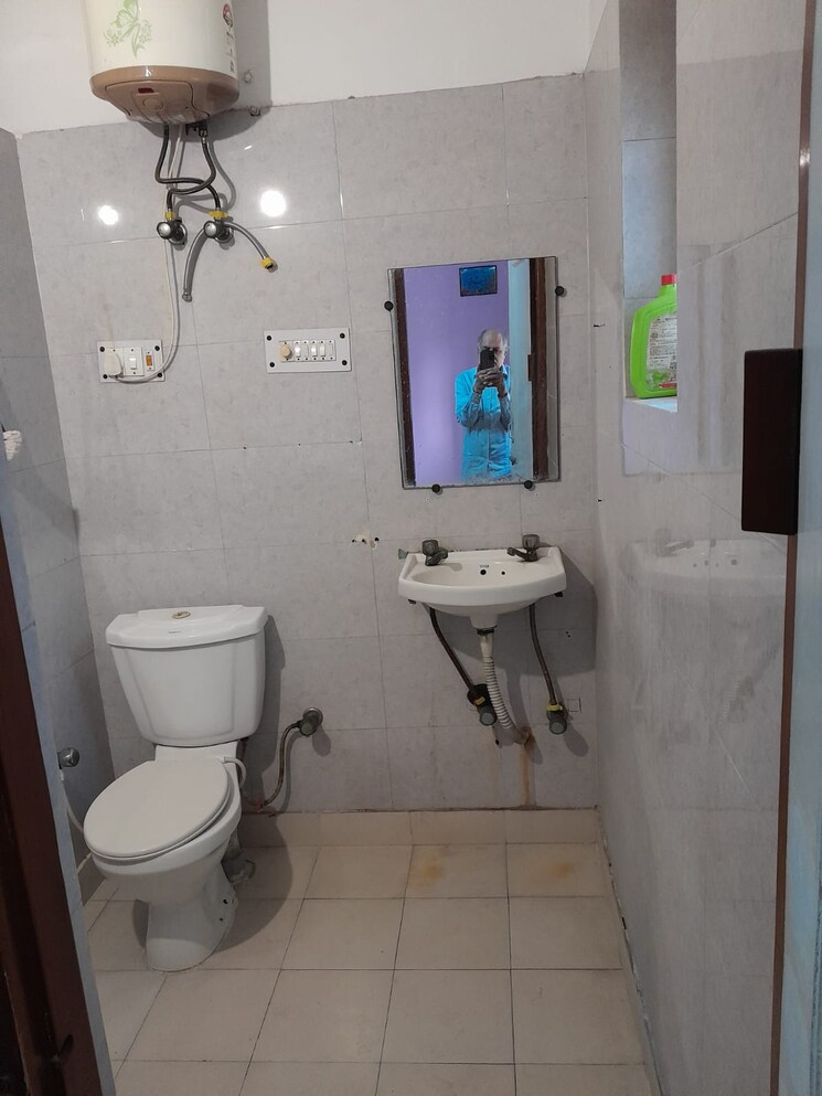 Bathroom, hans-complex 2 Bedroom 1200 Sq.Ft. Builder Floor In Sector 49 Noida 8069540