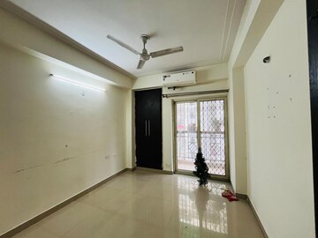 Room in 3 BHK Apartment at Amrapali Silicon City, Sector 76 – for Sale