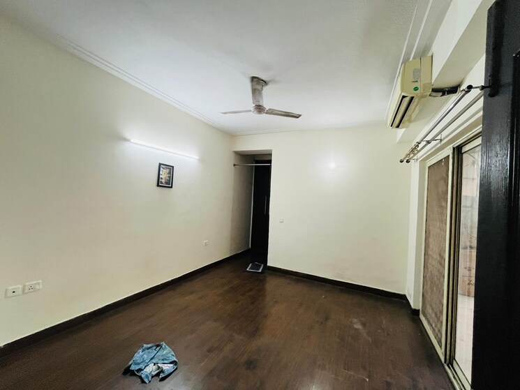 Room, amrapali-silicon-city 3 Bedroom 1545 Sq.Ft. Apartment In Sector 76 Noida 8069575
