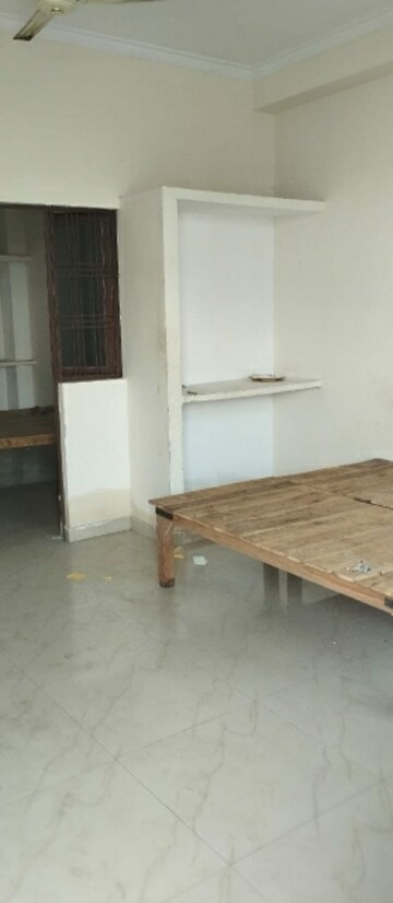 Room in 1 BHK Builder Floor at Aliganj – for Rent