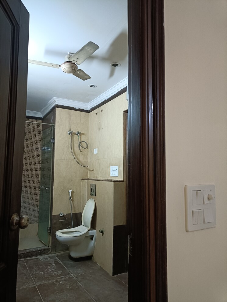 Bathroom, sector 41 6 Bedroom 180 Sq.Yd. Villa In Sector 41 Noida 8069608