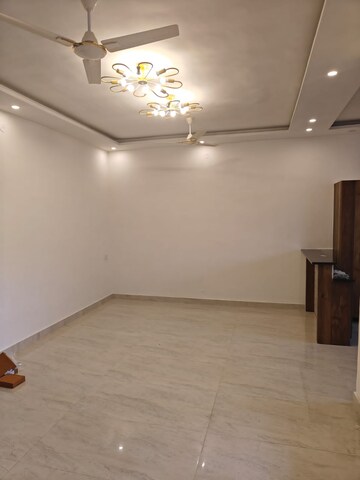 Room in 3 BHK Independent House at Malhan View Apartments, JakhaN-Rajpur Road – for Rent