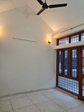 Room in 3 BHK Independent House at Jakhan – for Rent