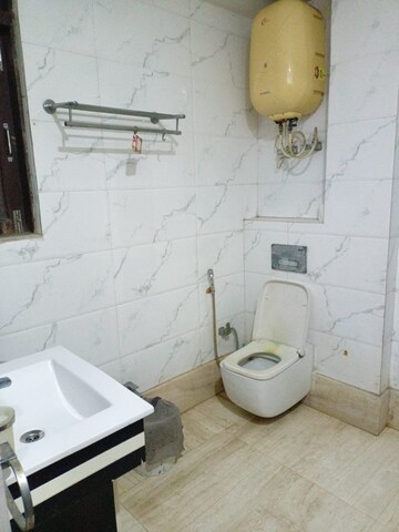 Master Bedroom in 1 BHK Builder Floor at Govindpuri – for Rent