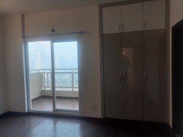 Room in 3 BHK Apartment at Elite Golf Green, Sector 79 – for Sale