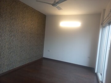 Room in 3 BHK Apartment at Elite Golf Green, Sector 79 – for Sale