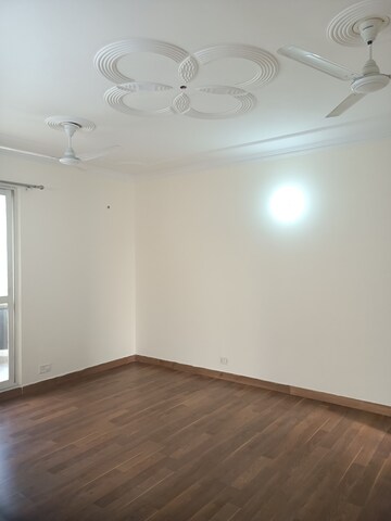 Room in 4 BHK Apartment at The 3C Lotus Panache, Sector 110 – for Rent