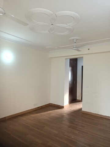 Room in 4 BHK Apartment at The 3C Lotus Panache, Sector 110 – for Rent