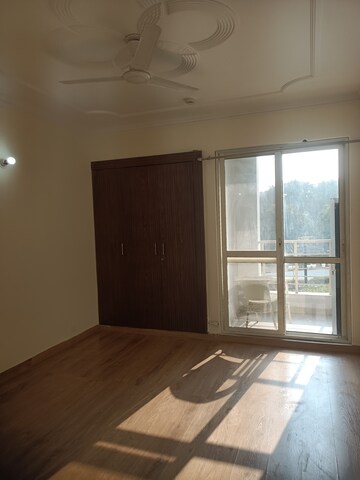 Room in 4 BHK Apartment at The 3C Lotus Panache, Sector 110 – for Rent