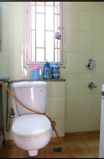 Bathroom in 2 BHK Builder Floor at Unitech Woodstock Floors, Sector 50 – for Rent