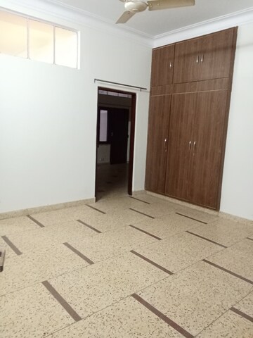 Room in 3 BHK Builder Floor at Safdarjang Enclave – for Rent