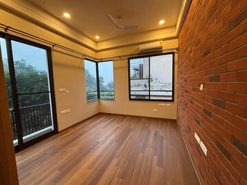 Room in 4 BHK Builder Floor at Geetanjali Enclave – for Rent