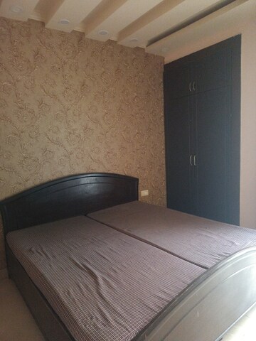 Furnished Amenities in 3 BHK Apartment at Amrapali Silicon City, Sector 76 – for Rent