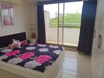 Bedroom in 4 BHK Apartment at Race Course Road – for Rent