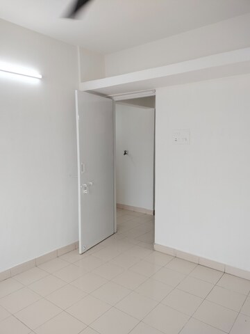 Room in 2 BHK Apartment at Suyog Sankul, Aundh – for Rent