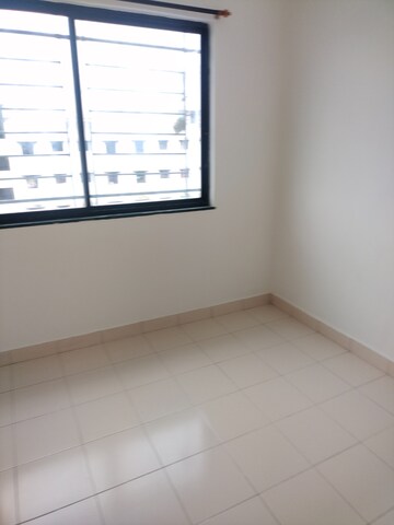 Room in 2 BHK Apartment at Suyog Sankul, Aundh – for Rent