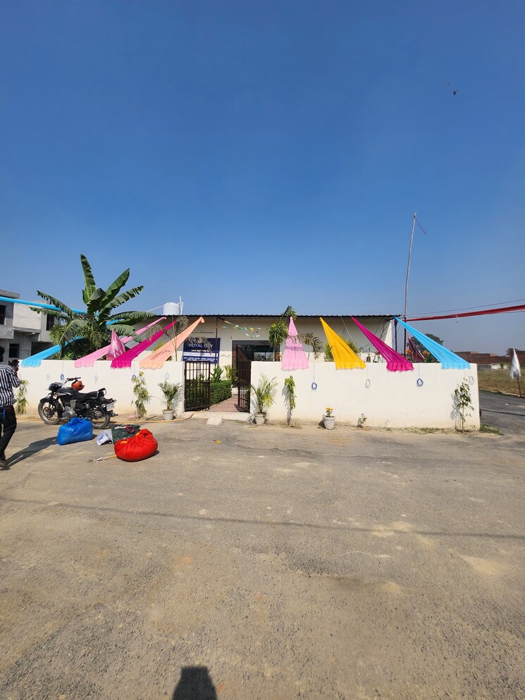 Exterior View, dlf ankur vihar  100 Sq.Yd. Plot In Dlf Ankur Vihar Ghaziabad 8069972