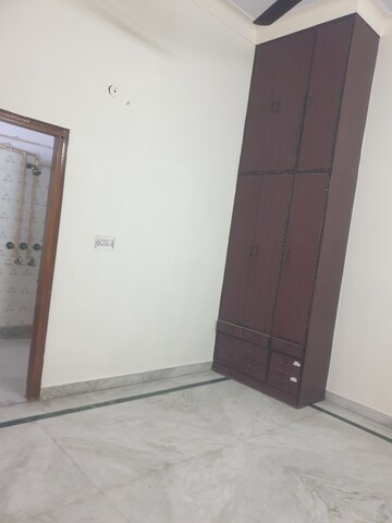 Room in 3 BHK Independent House at Sector 16 – for Rent
