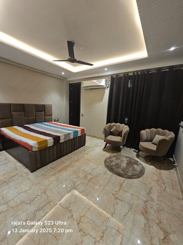 Bedroom in 3 BHK Builder Floor at Sector 57 – for Rent