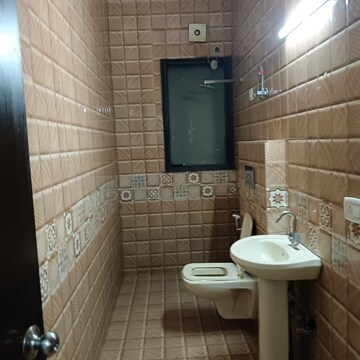 Bathroom in 2 BHK Apartment at Neb Sarai – for Rent