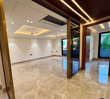 Building Lobby in 4 BHK Builder Floor at BPTP Park Central, Sector 85 – for Sale