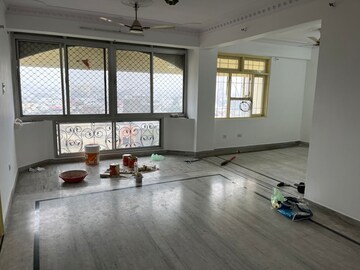 Room in 3 BHK Apartment at Unitech Uniworld City, Sector 30 – for Sale