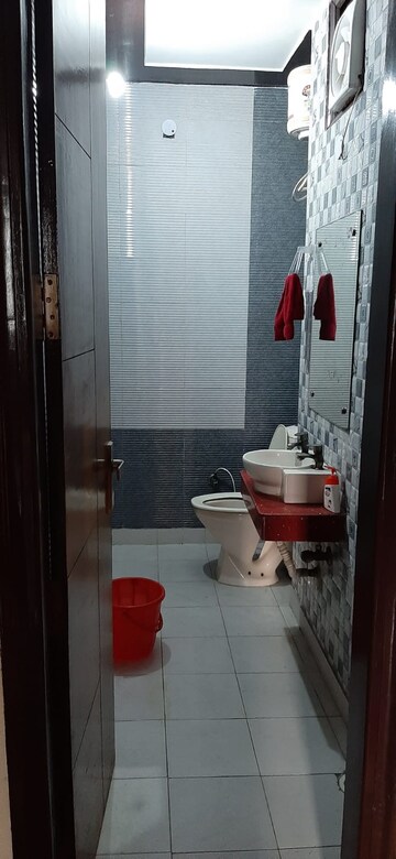 Bathroom in 1.5 BHK Builder Floor at RWA Apartments Sector 45, Sector 45 – for Rent
