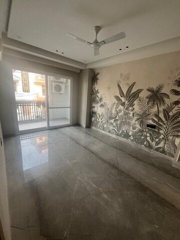 Room in 3.5 BHK Builder Floor at Sector 31 – for Rent