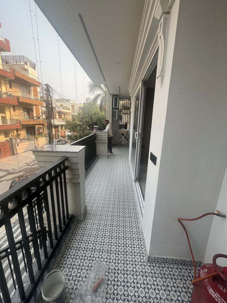 Balcony, sector 31 3.5 Bedroom 1850 Sq.Ft. Builder Floor In Sector 31 Gurgaon 8070229