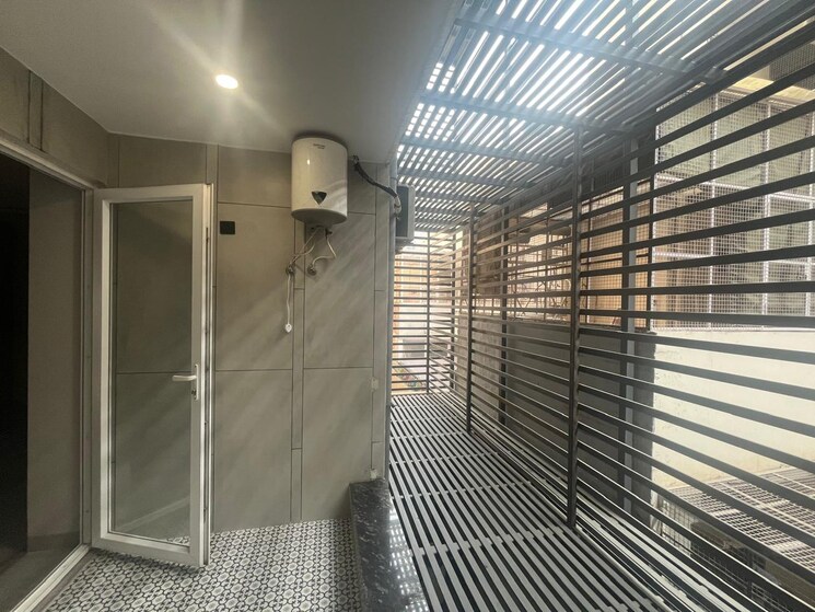 Bathroom, sector 31 3.5 Bedroom 1850 Sq.Ft. Builder Floor In Sector 31 Gurgaon 8070229