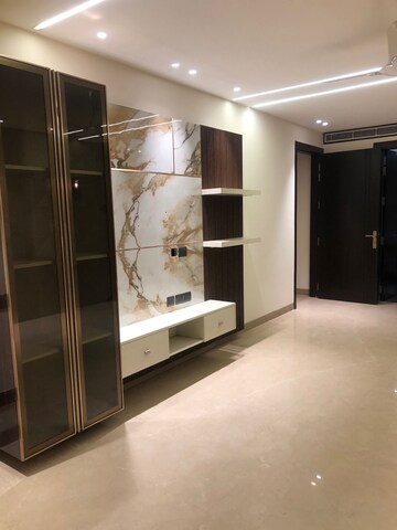 Room in 4 BHK Builder Floor at DLF Building 10, Dlf Phase ii – for Rent