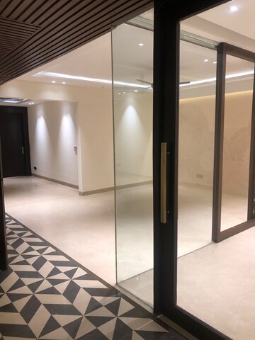 Room in 4 BHK Builder Floor at DLF Building 10, Dlf Phase ii – for Rent