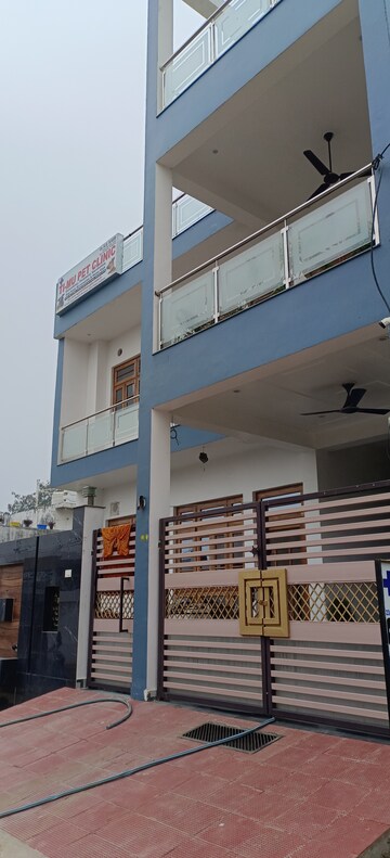  Plot For Sale in Gomti Nagar