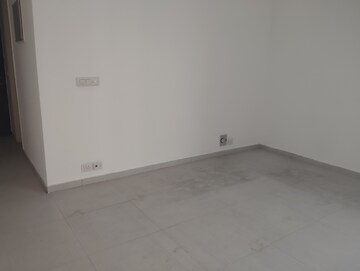 Room in 3.5 BHK Apartment at Ireo City IF, Sector 60 – for Sale