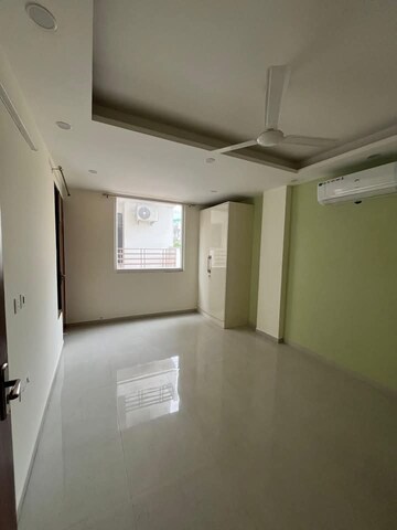 Room in 4 BHK Builder Floor at Greenwood City, Sector 40 – for Sale
