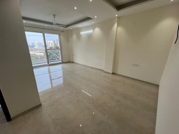 Room in 4 BHK Builder Floor at Greenwood City, Sector 40 – for Sale