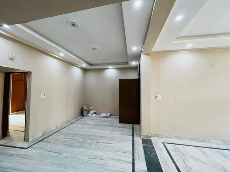 Room, sector 42 3 Bedroom 1800 Sq.Ft. Builder Floor In Sector 42 Faridabad 8070305