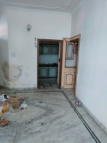Room in 3 BHK Independent House at Sector 21 – for Rent