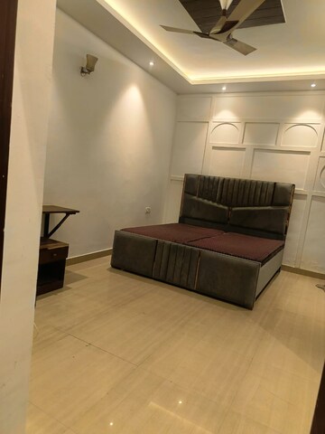 Living Room in 1 BHK Builder Floor at Ansal Sushant Lok I, Sector 43 – for Rent