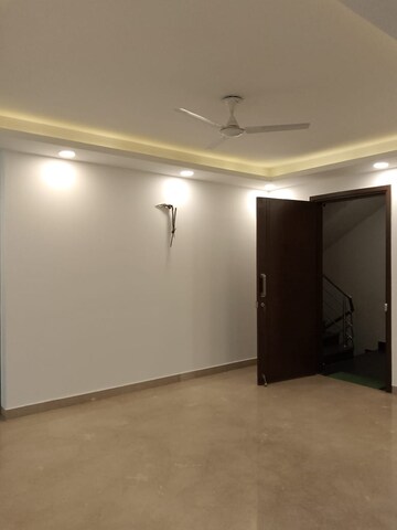 Room in 3 BHK Builder Floor at Sector 47 – for Rent