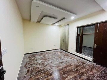 Room in 4 BHK Builder Floor at Sector 42 – for Sale